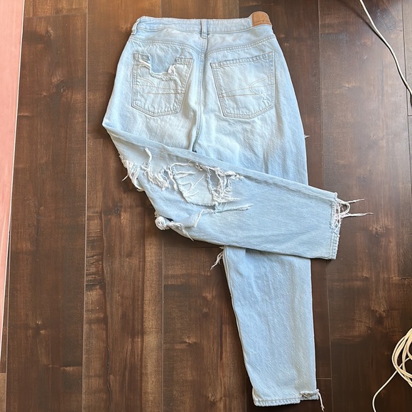 AE Ripped Mom Jean - Picture 6 of 8